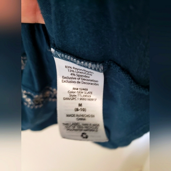 Time & Tru Sleeveless Top - Picture 4 of 5